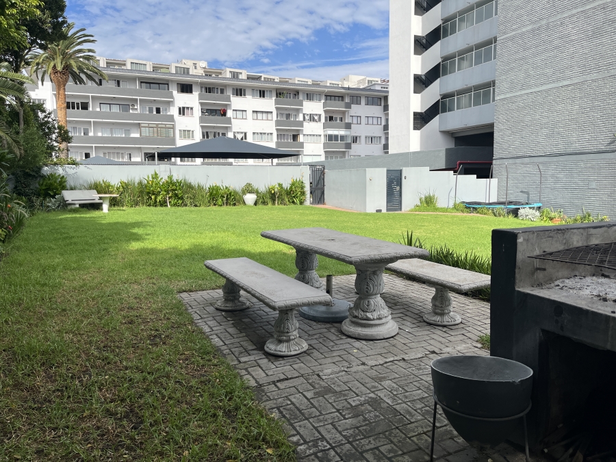 To Let 1 Bedroom Property for Rent in Sea Point Western Cape